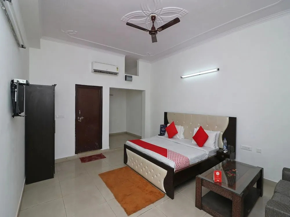 Oyo 14802 Hotel Virus Bistro