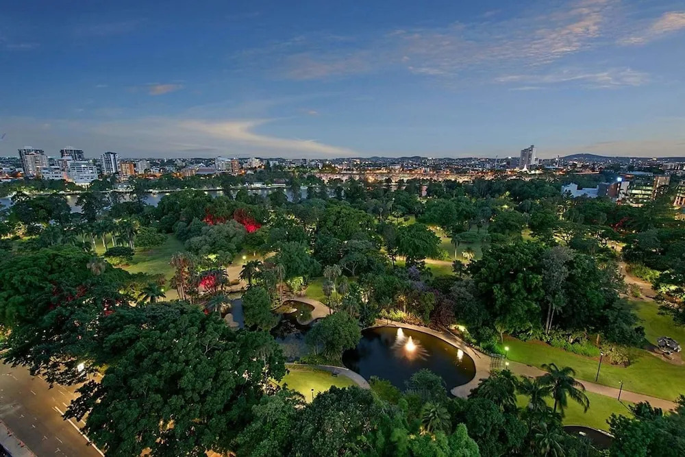 CBD Luxury Oasis, Botanical Gardens & River Views