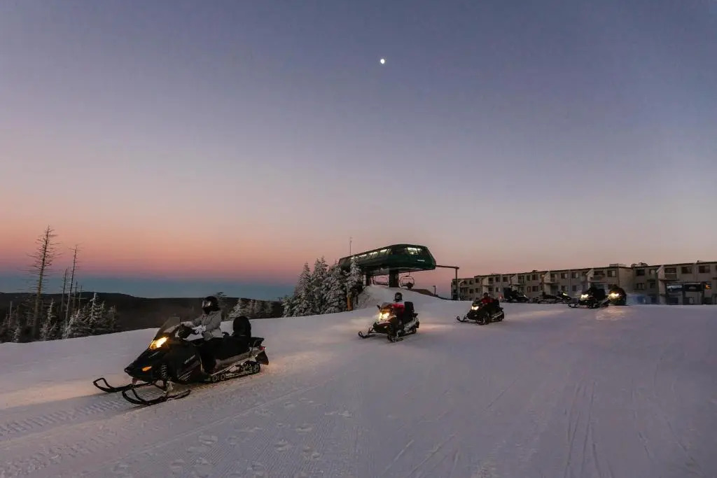 Stroll to Slopes, Village Area, Ski in-out MtLodge 149