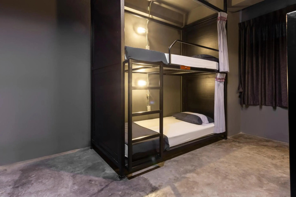 Box Hostel N Cafe