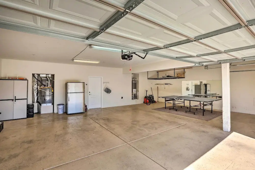 Modern Tucson Home w/ Patio + Saltwater Pool!