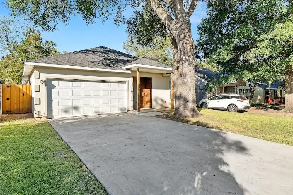 Large 3BD 2BR Lower Bishop Arts Near Downtown Dallas