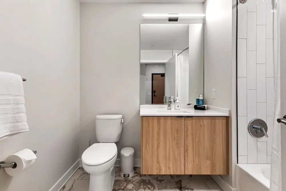 West Loop 3x 2BR Walk to Dining Gym Terrace