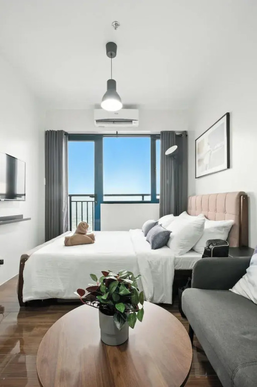 Room-makati Penthouse Studio With City V