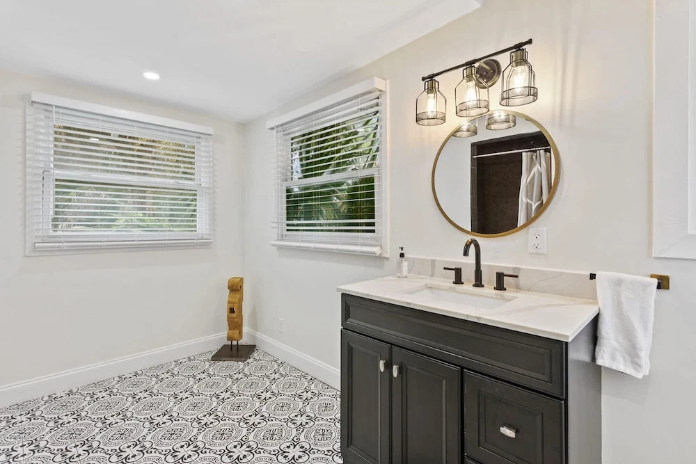 San Marco Villa Duplex w Backyard BBQ & Firepit