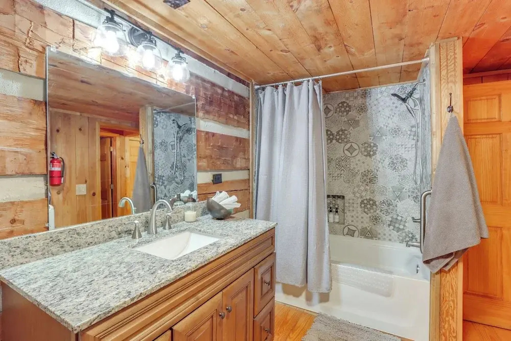 Near Hiking Trails: Hot Tub Haven in Ellijay!