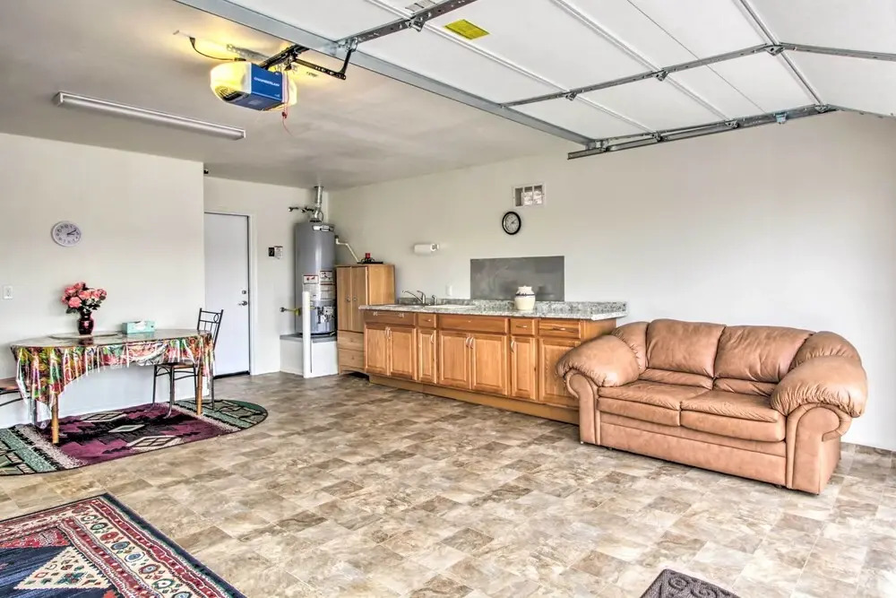 Sunlit Tucson Escape w/ Patio ~ 10 Mi to Dwtn!