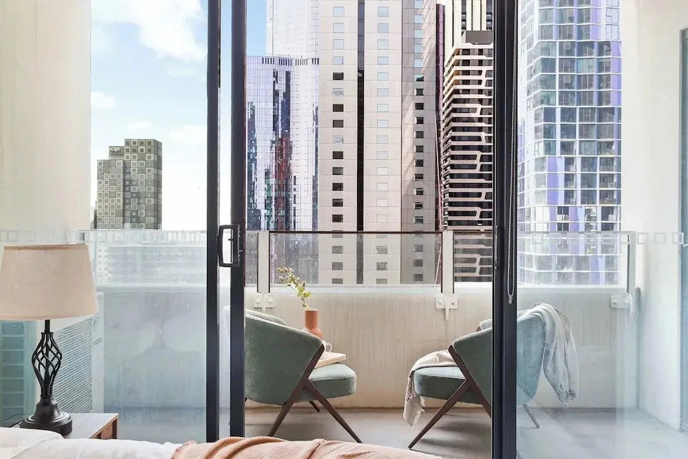 A 3BR With City Views Near Queen Victoria Market