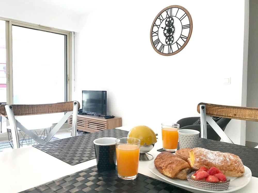 Apartment with One Bedroom in Antibes, with Wonderful City View, Furnished Terrace And Wifi - 550 M From the Beach