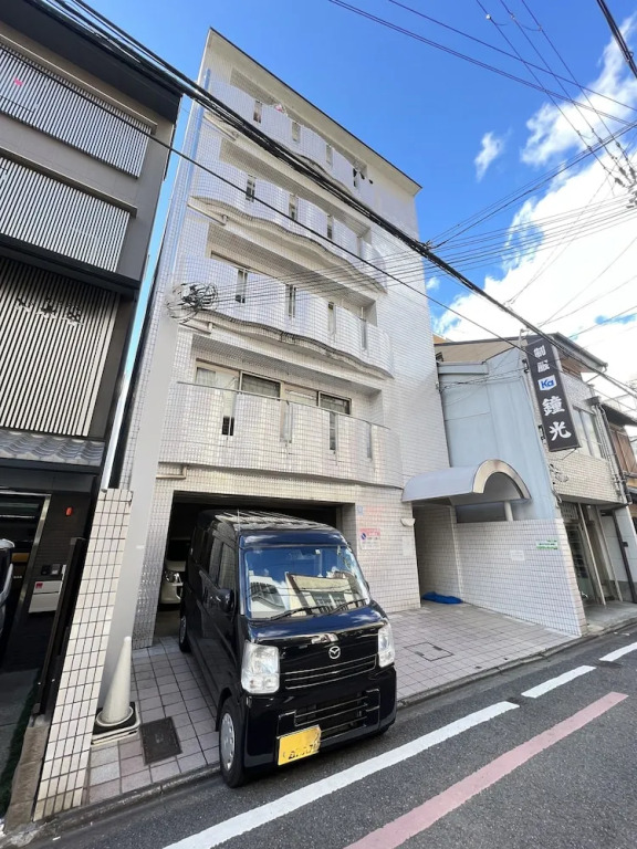 Gojo sefi-apartment 101