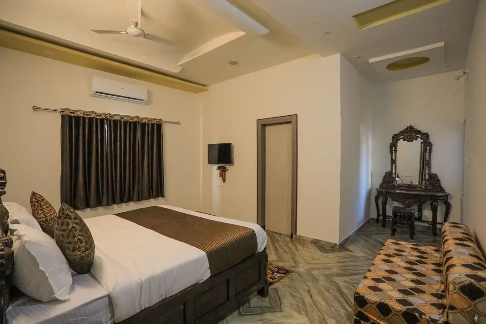 OYO 10286 Home Heritage 3BHK Villa Near Hiran Magri