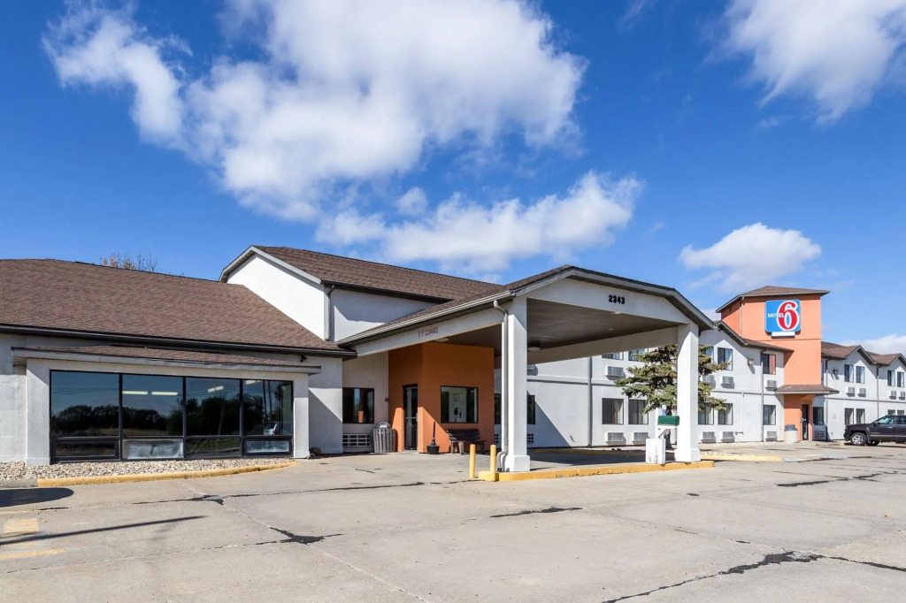 Motel 6-Waterloo, IA