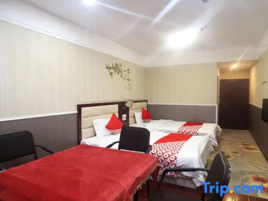 Chongqing Lushan Junwei Business Hotel