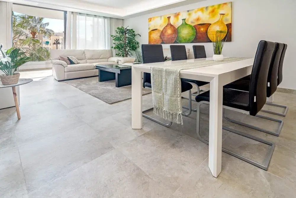Inf4.2p - Modern City Apartment Near the Beach