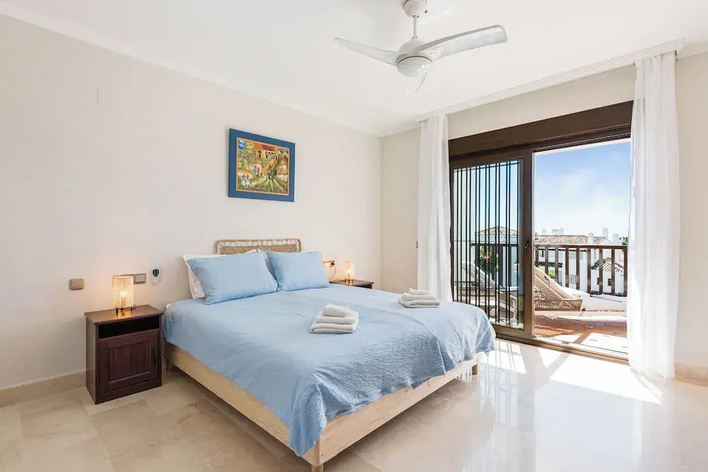 Incredible Apartment With sea Views and Balcony