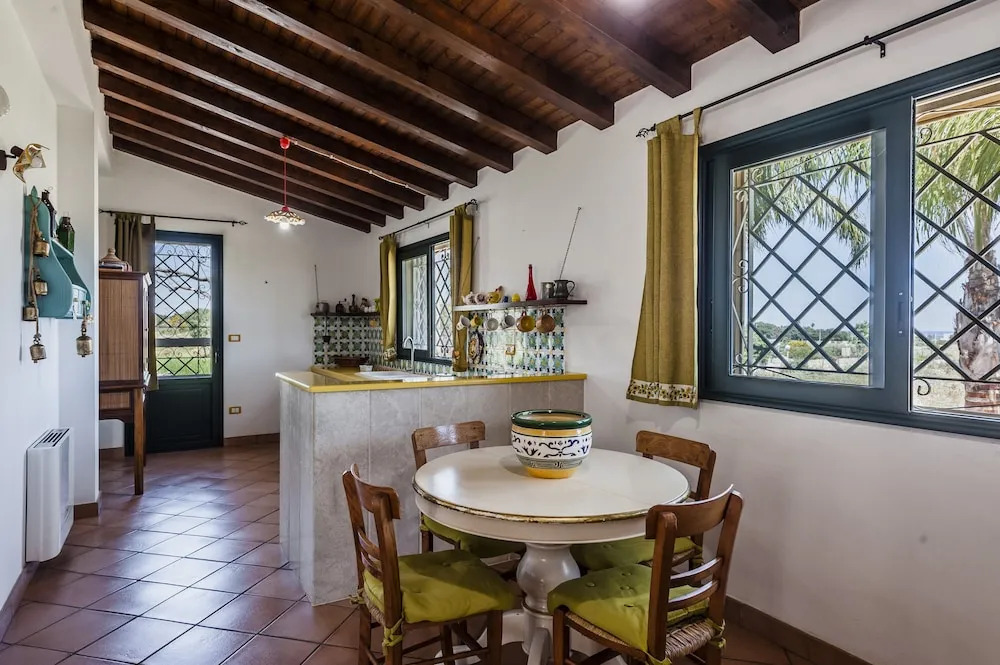 Charming Sea View Villa close to beach