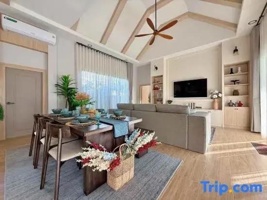 Single-family three-bedroom swimming pool villa