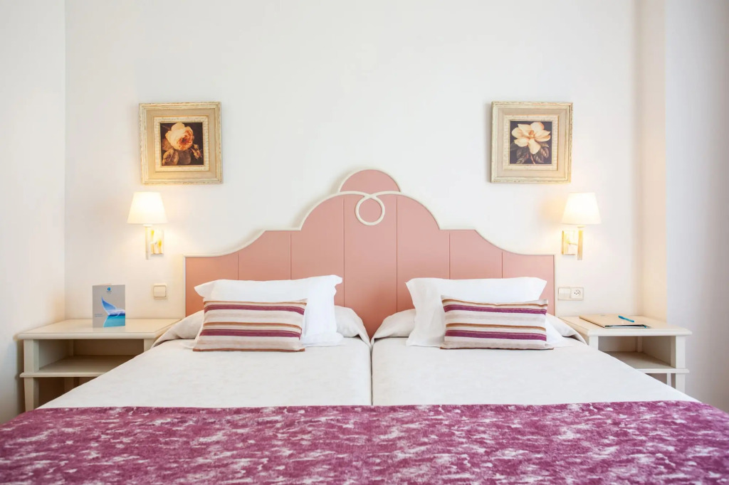 Grupotel Macarella Suites & Spa