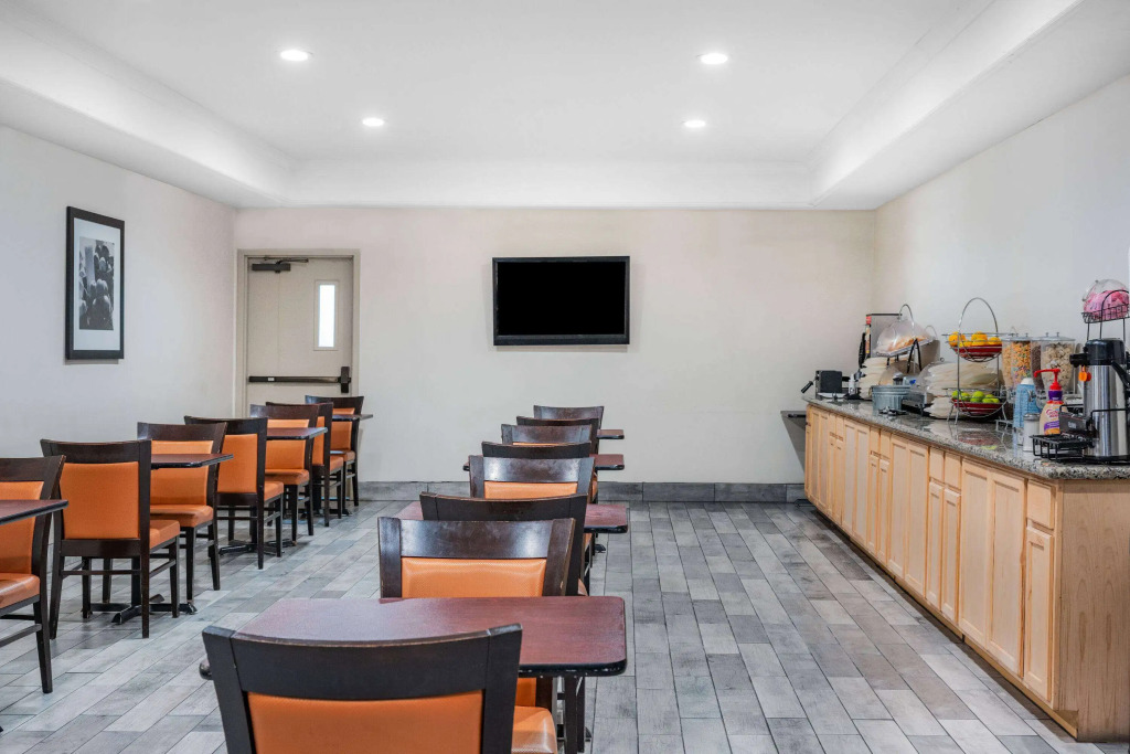 Ramada by Wyndham Bakersfield