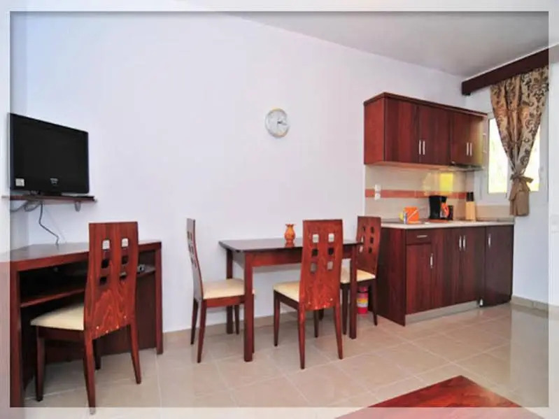 Hotel Emerald and Suites