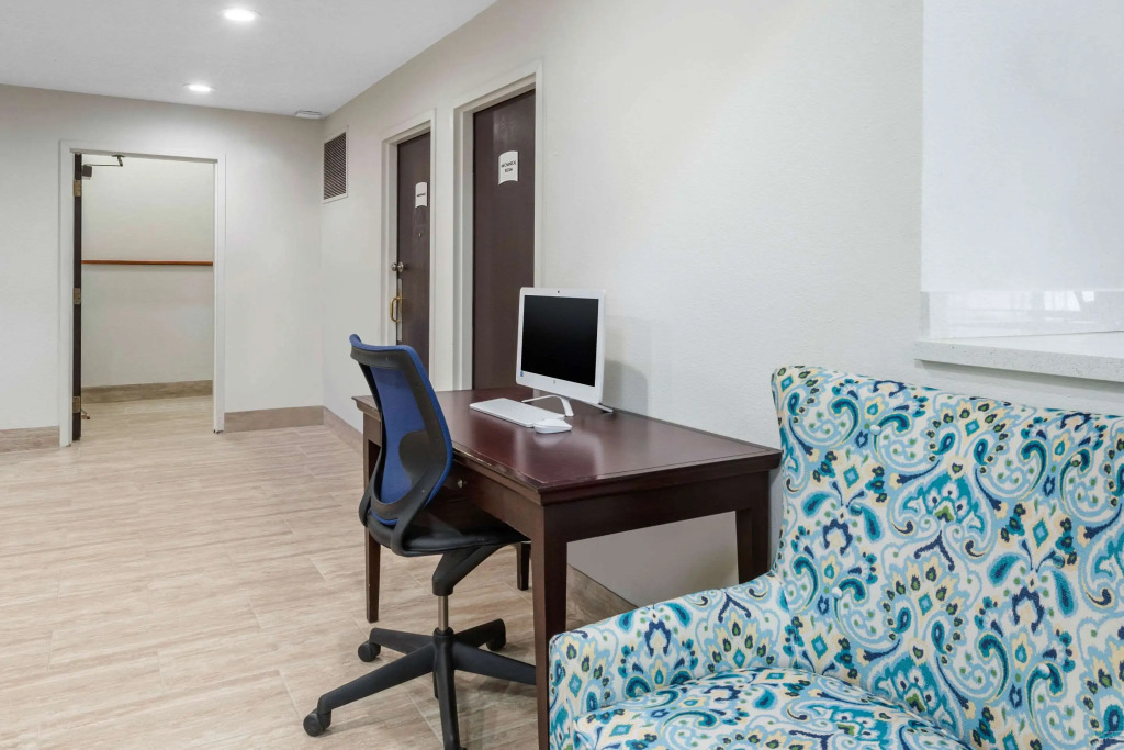 Quality Inn Coraopolis - Pittsburgh Airport