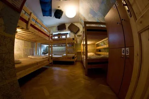 High 5 Hostel