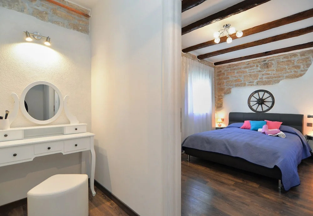 Apartment 1814