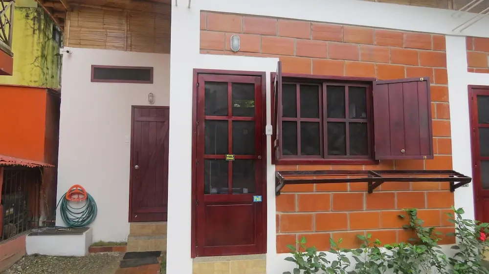 Esperanto Bed & Breakfast Surf Hostel
