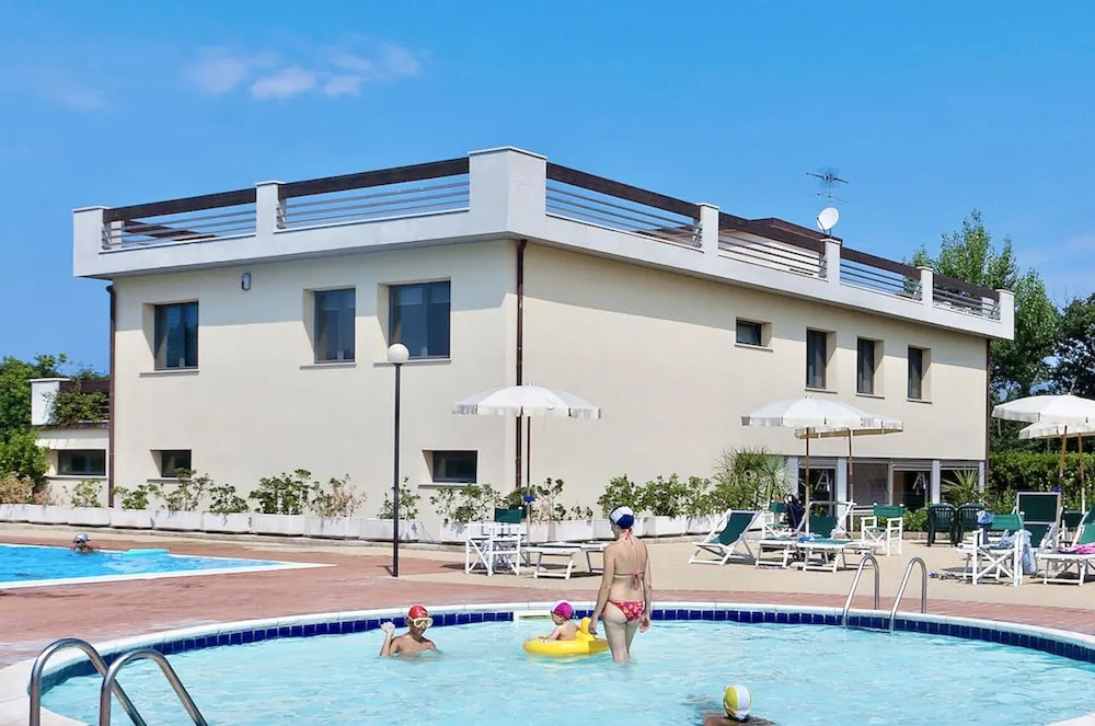 Residence with pool in San Vincenzo