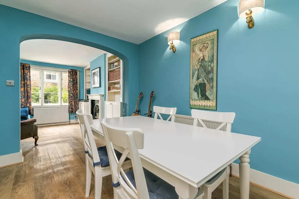 Marvelous 3BR Kennington House w Garden by GuestReady