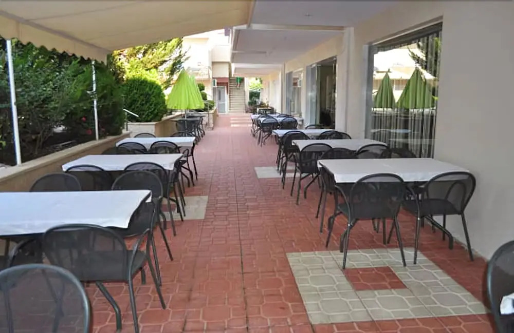 Sarti Plaza