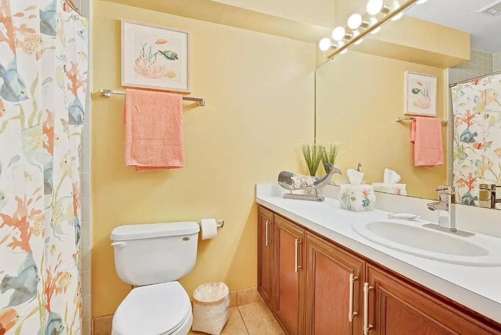 Hibiscus 303-D, 2 Bedrooms, Ocean View, Pool Access, Sleeps 5