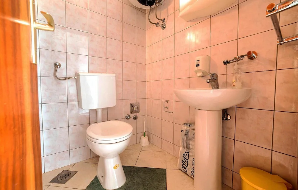 Stunning Apartment in Podstrana With 1 Bedrooms and Wifi