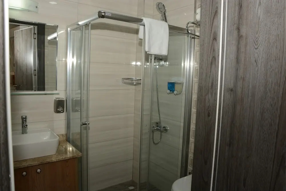 Ada Hotel