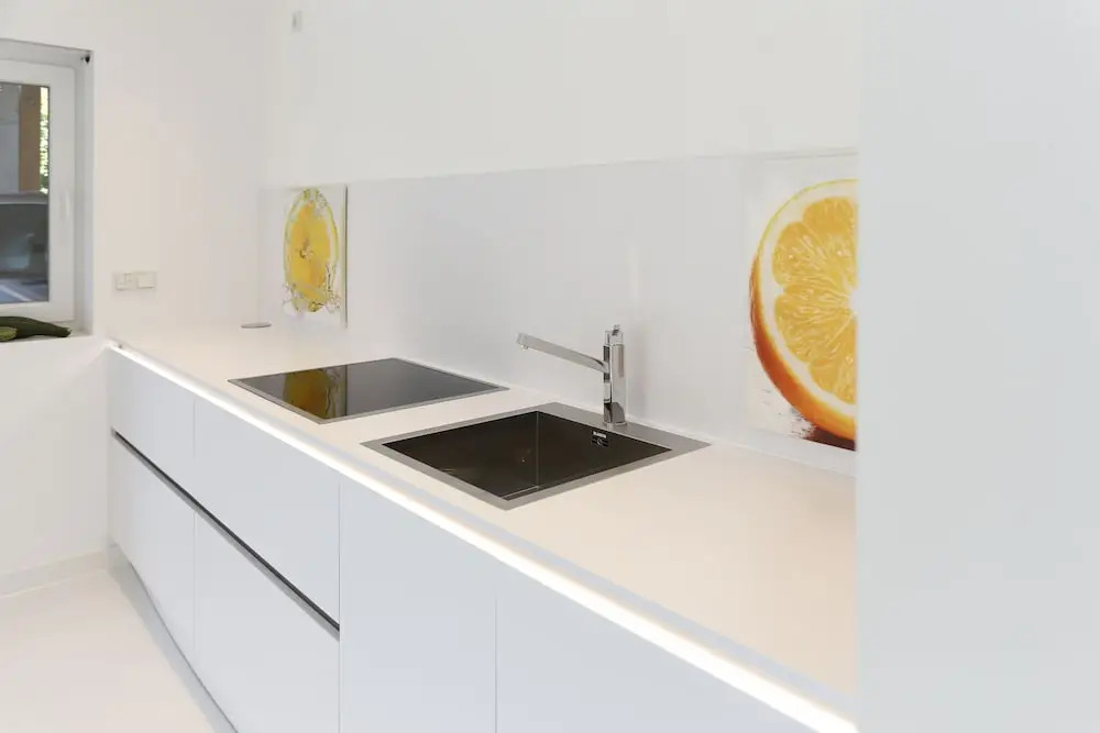 the white design apartment