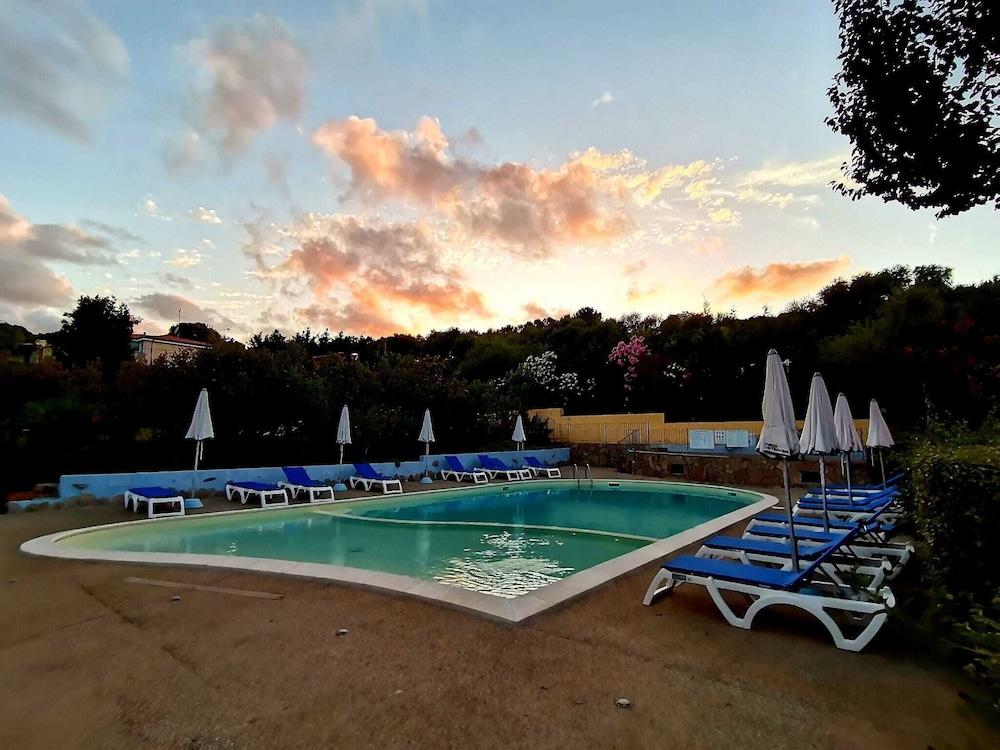 Sardinia Hillside Retreat - Apt 13 - 2BR, quiet area, parking
