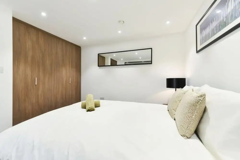 Hotel Style Penthouse Located Close to Central 8