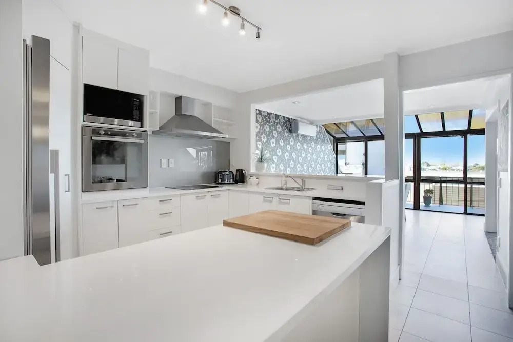 Parnell Vista 2BR Apartment with Seaview