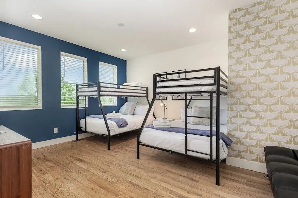 Citrine-private Patio & Balcony-near Germantown