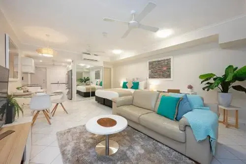 Horizons on Harry Chan Apartment