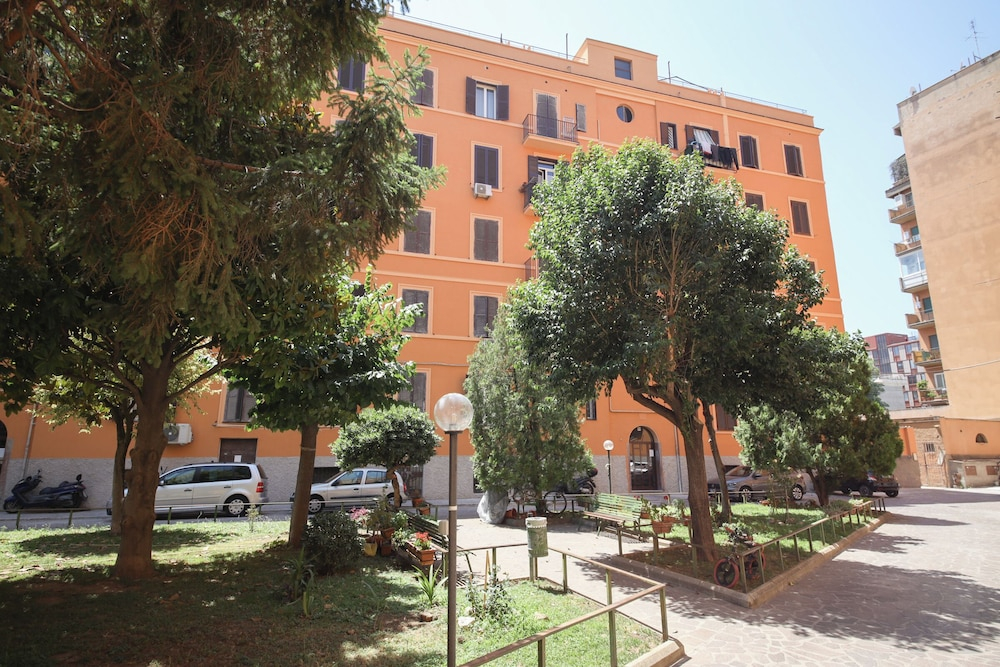 Rome Flat 42 by Ghor