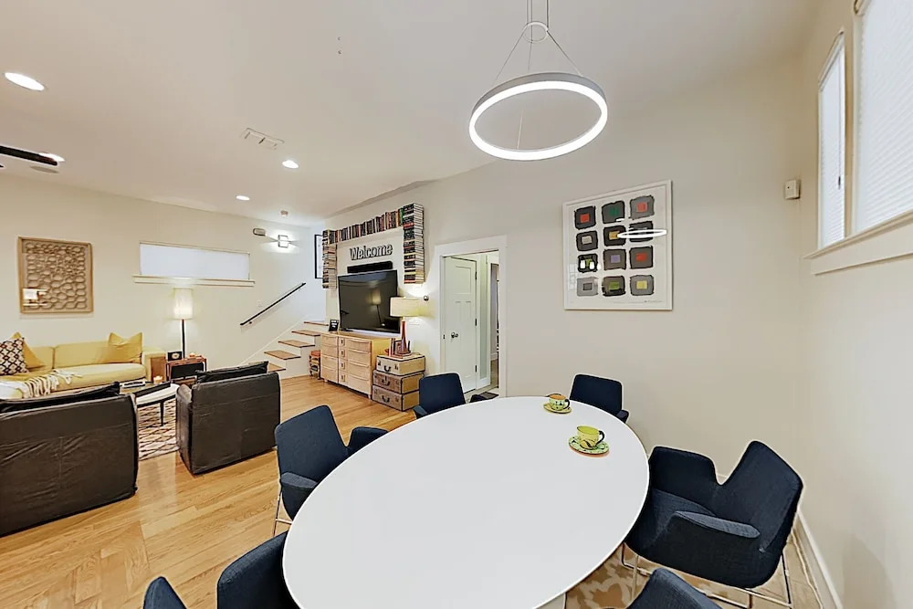 New Listing! Bouldin Creek W/ Rooftop Deck 4 Bedroom Home