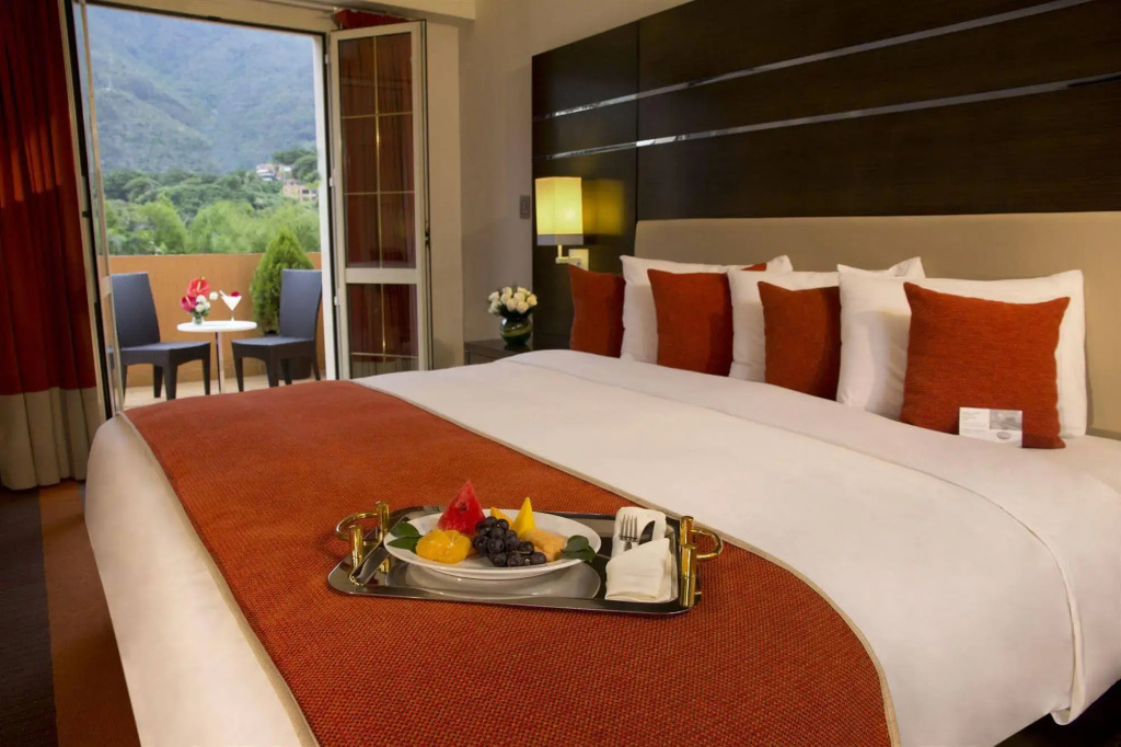 Altamira Village Hotel & Suites