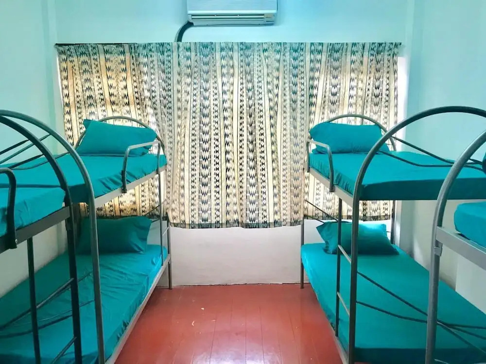 B&L Islanders Inn - Hostel