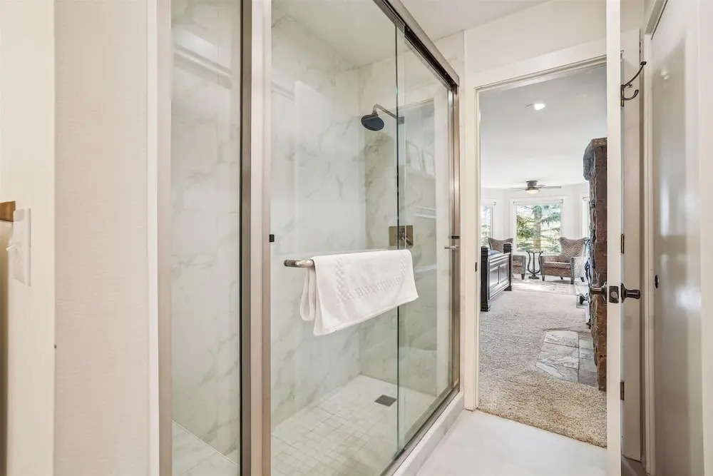 Bella Vista 5 Bedroom Townhouse by RedAwning