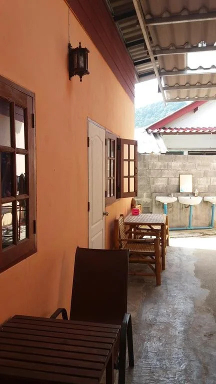 Good Luck Lanta Hostel