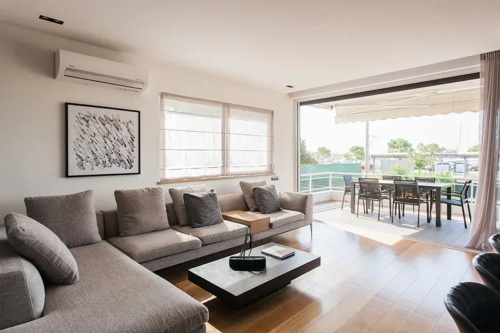 5BD 2 Level Beachfront Luxury Apt by the Olon