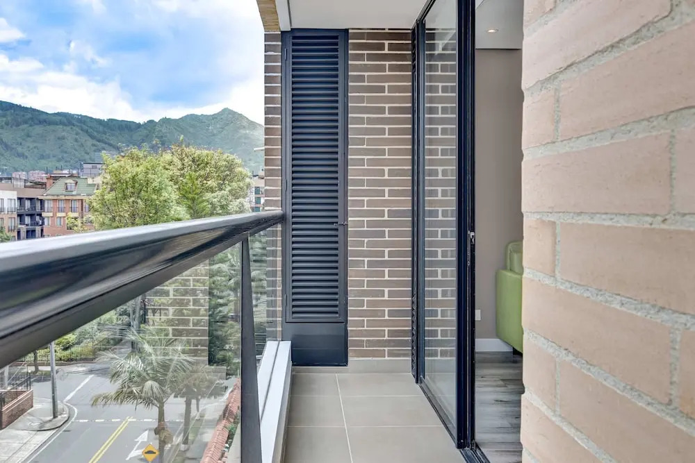 w Compelling 1BR w Balcony in Santa Barbara