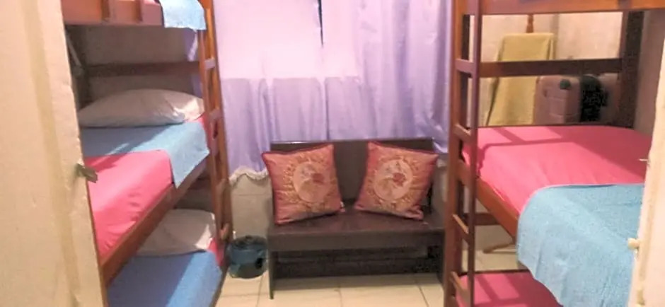 Hostel Cidade Nova, próximo a estação metrô praça 11, onde você tem acesso direto a quaisquer Shows nas praias da zona Sul
