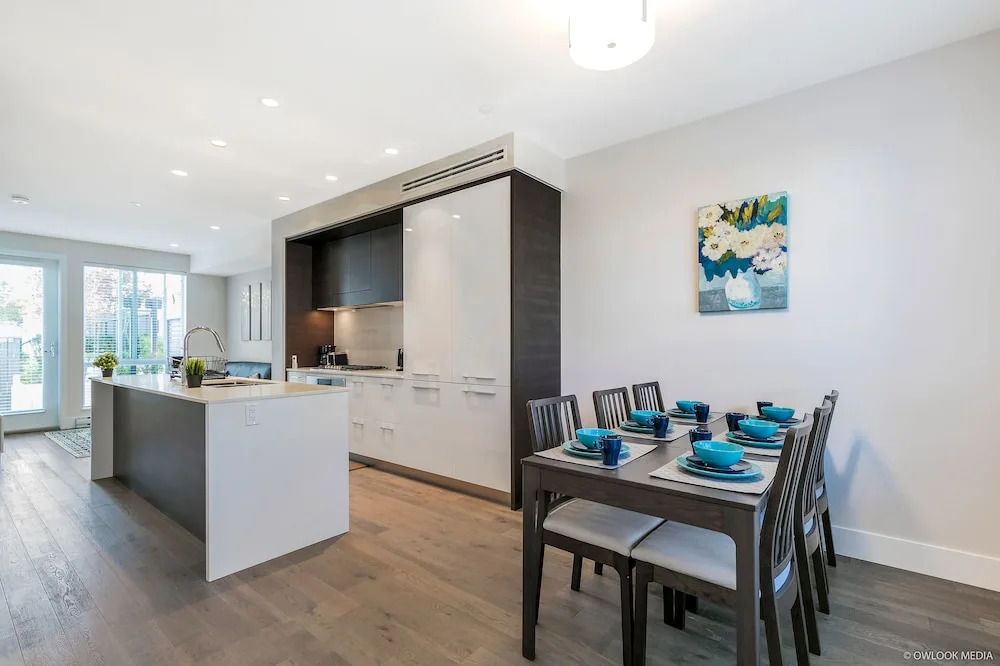 Modern Townhouse at Marine by Elevate Rooms